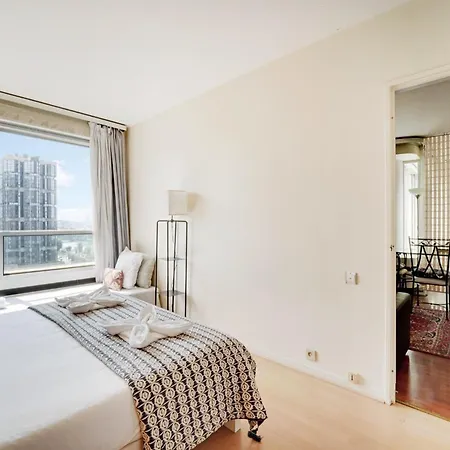 Family Seine & Spacious Flat 8min Walk To Eiffeltower Ac * Parigi